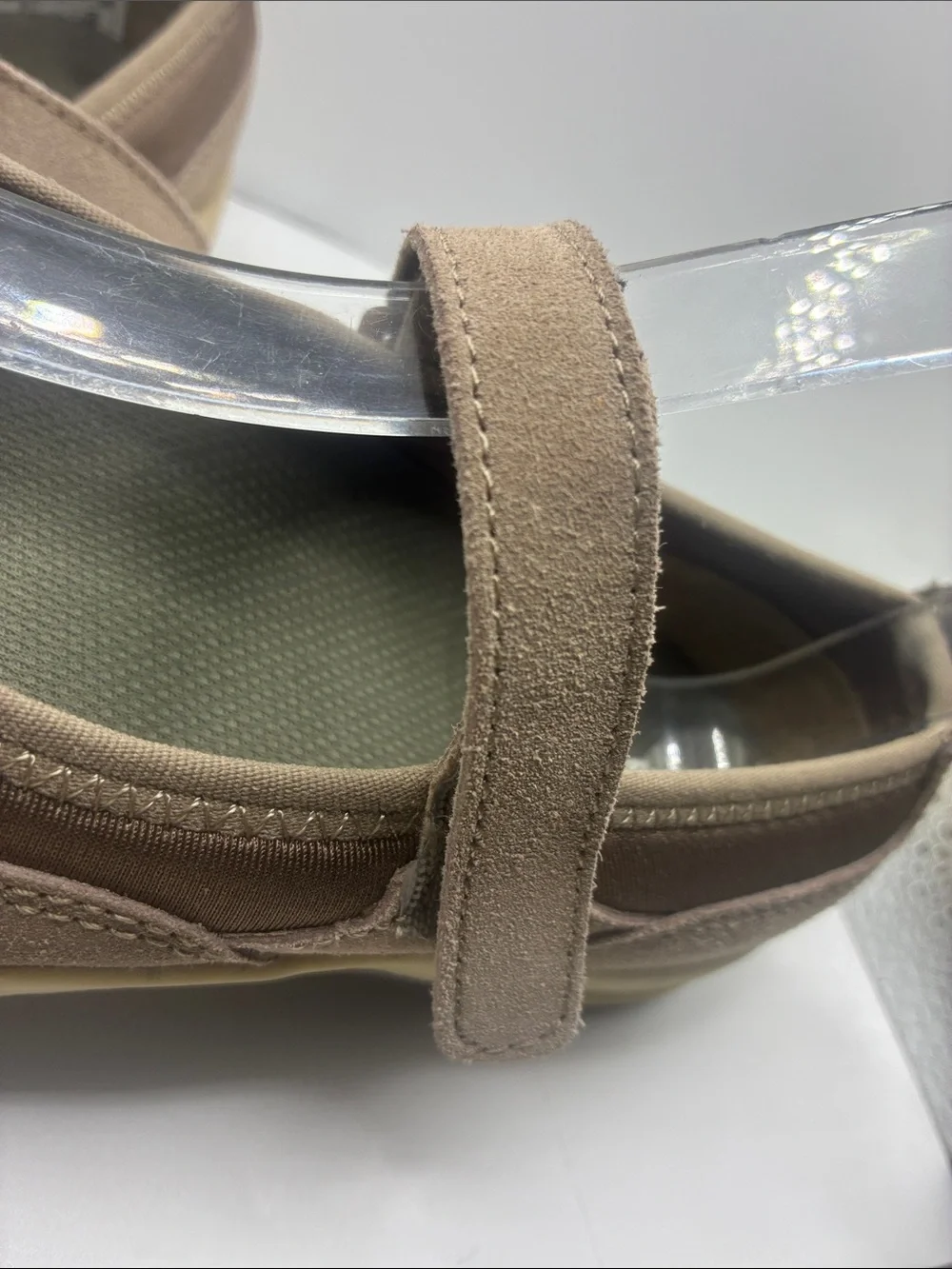 LANDS END WOMANS TAN MARY JANE STYLE SHOES / SIZE 6B SUEDE LEATHER/ STITCH DESIG